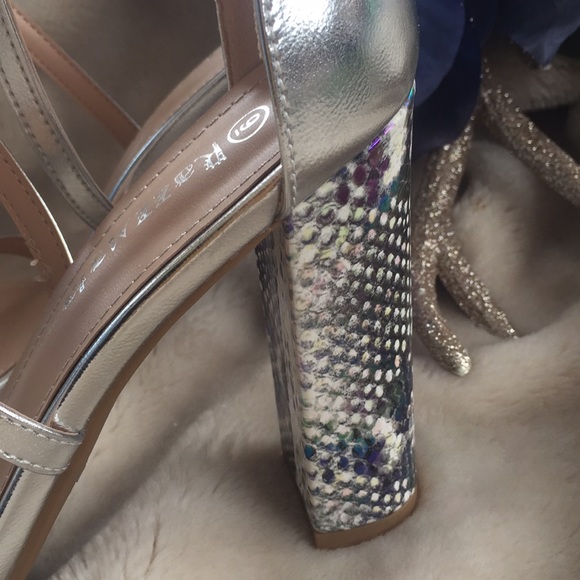 Silver Block Heel w/ ๐ ๐ Print - Picture 6 of 8